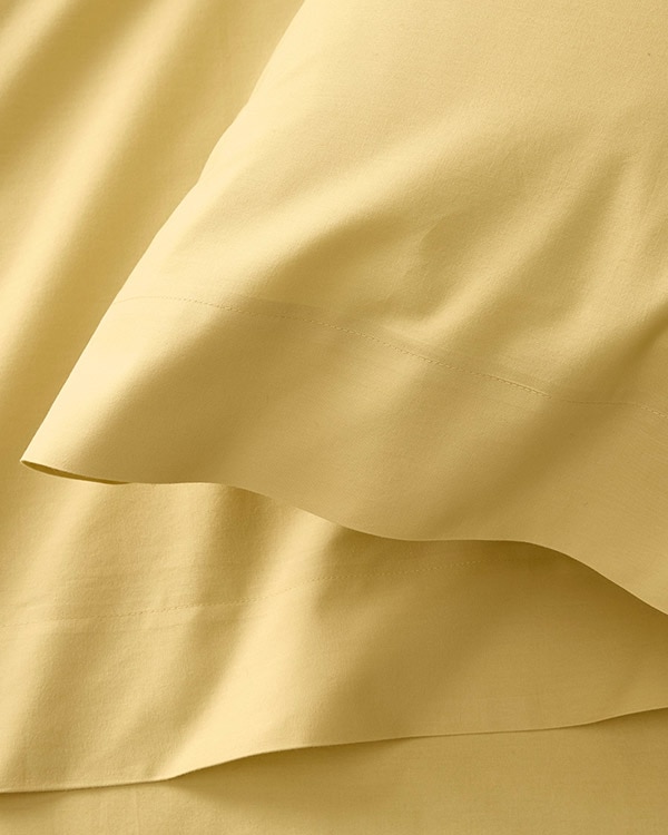 Close-up image of the hemline on the Siesta Organic-Cotton Percale Sheets.